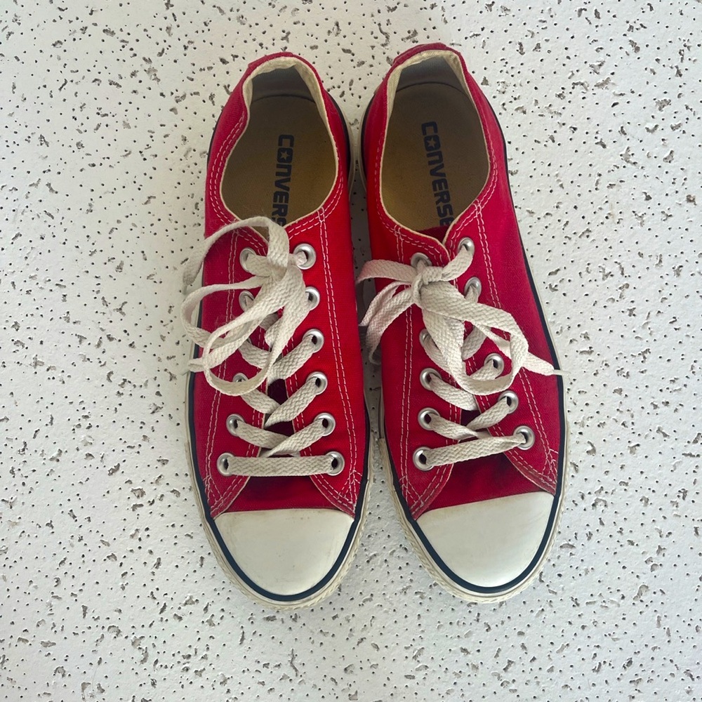 red converse❤️